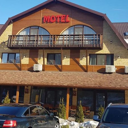 Efm Motel Brezoi Dış mekan fotoğraf
