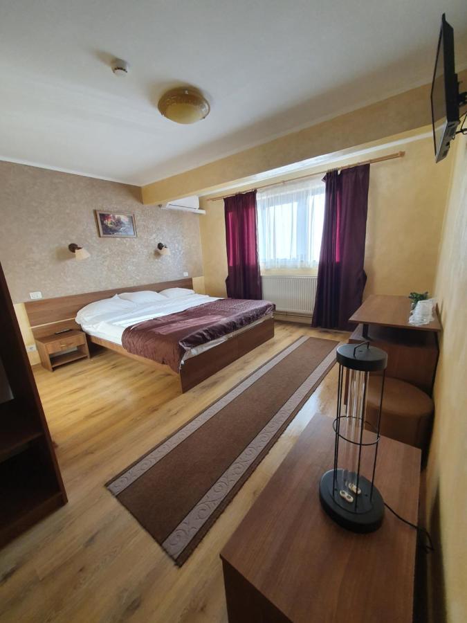 Efm Motel Brezoi Dış mekan fotoğraf