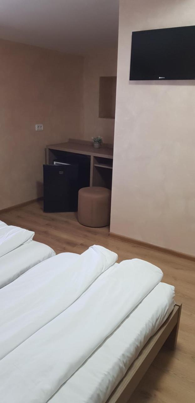 Efm Motel Brezoi Dış mekan fotoğraf