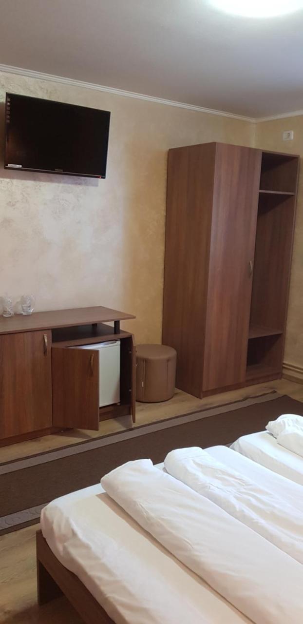 Efm Motel Brezoi Dış mekan fotoğraf