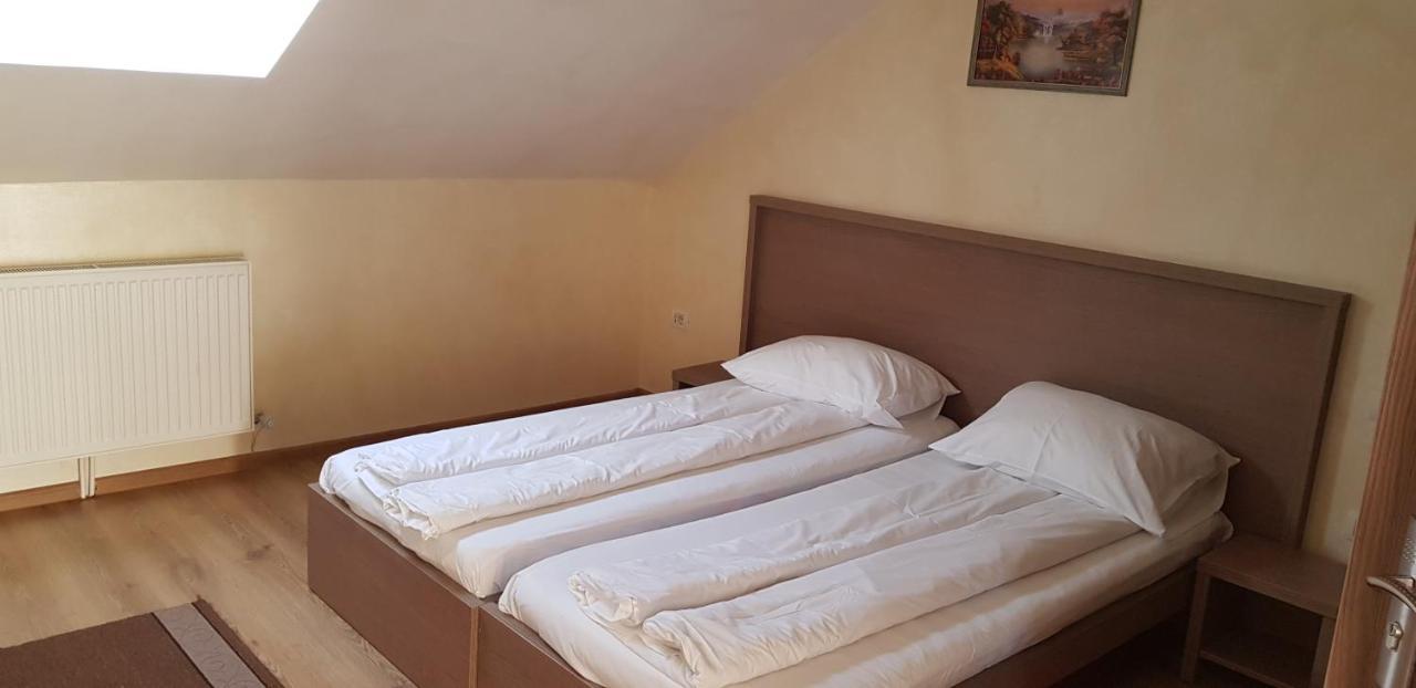 Efm Motel Brezoi Dış mekan fotoğraf