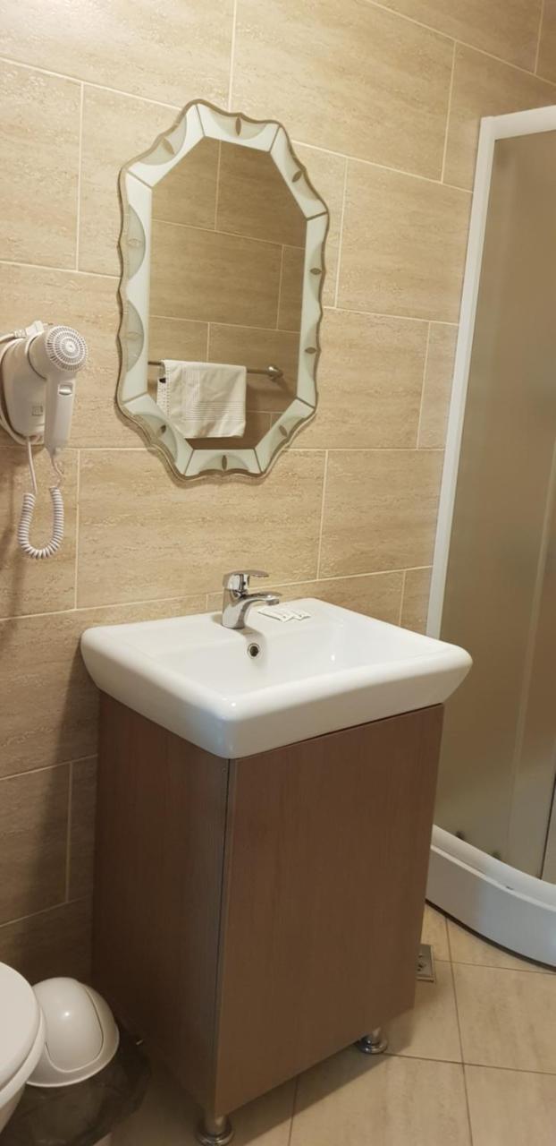 Efm Motel Brezoi Dış mekan fotoğraf