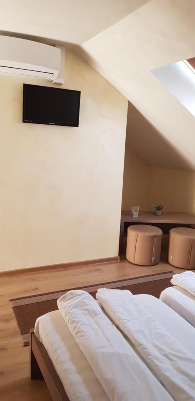 Efm Motel Brezoi Dış mekan fotoğraf