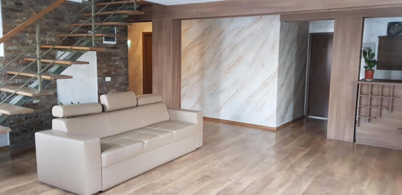 Efm Motel Brezoi Dış mekan fotoğraf