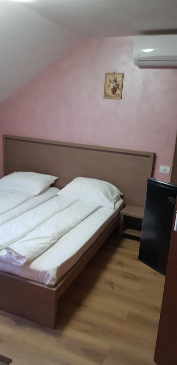 Efm Motel Brezoi Dış mekan fotoğraf