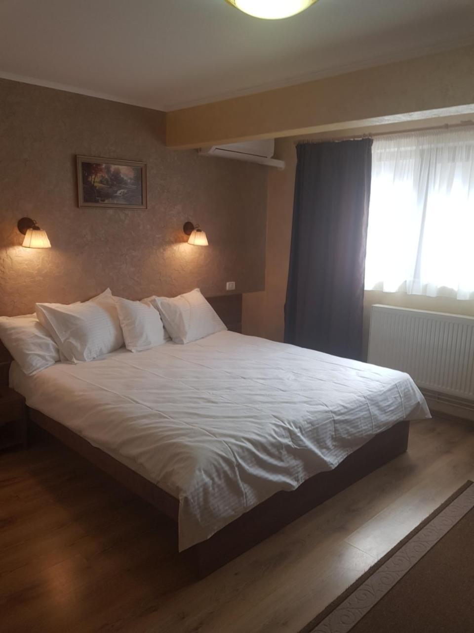 Efm Motel Brezoi Dış mekan fotoğraf